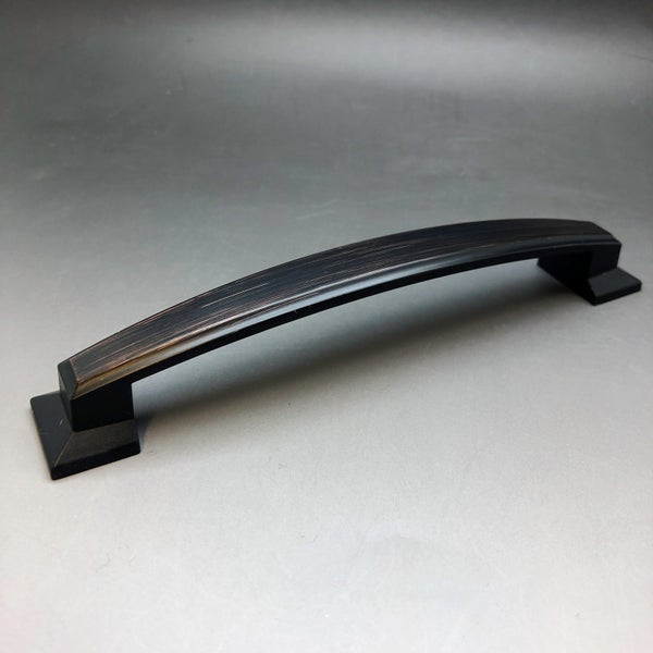 H&aring;ndtak, Metallisk Svart, Borstad &ldquo;Pedrera&rdquo;, 96mm og 128mm